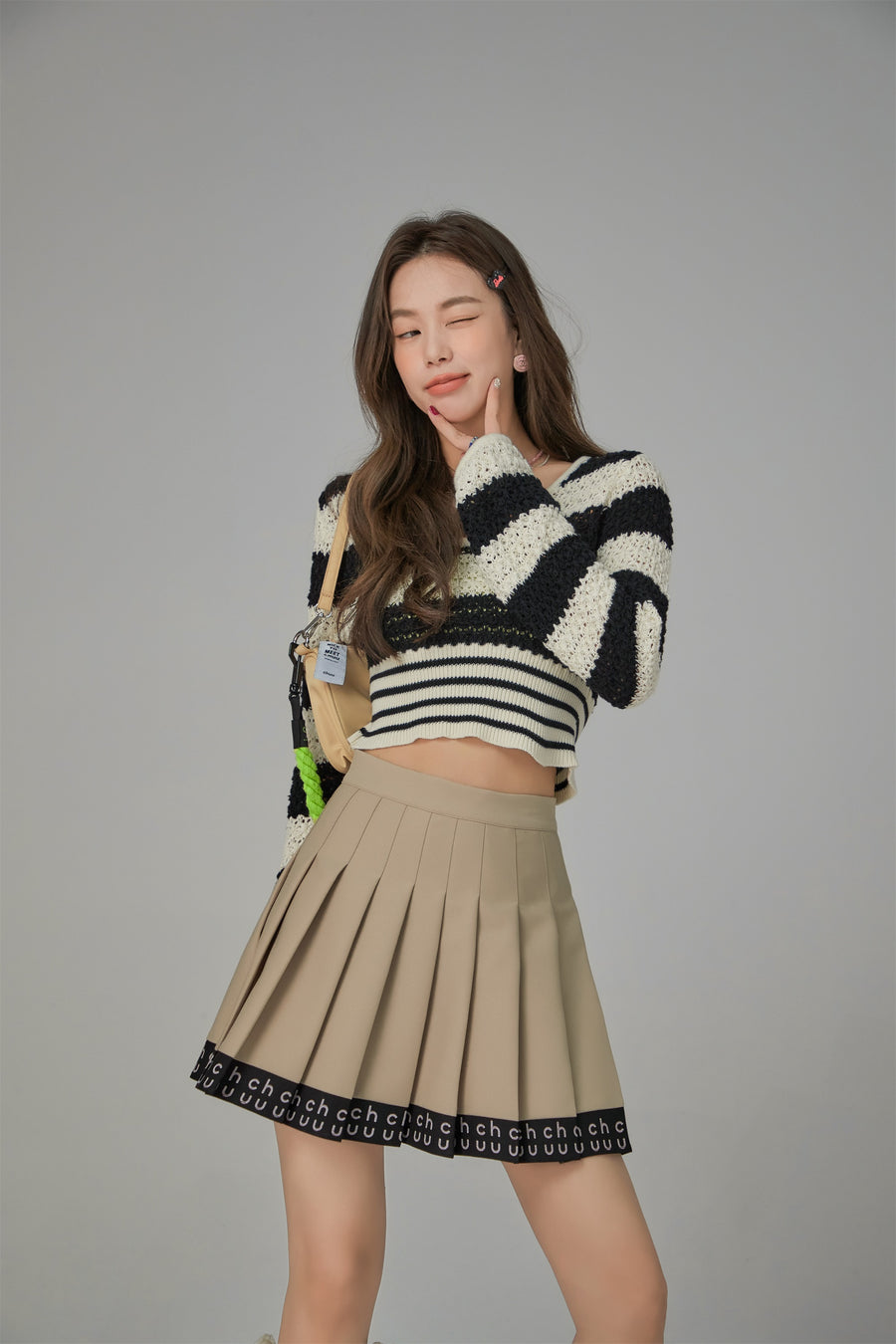 CHUU Striped V-Neck Knit Crop Sweater