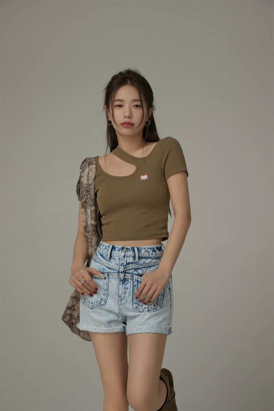 CHUU Front Pockets Denim Shorts