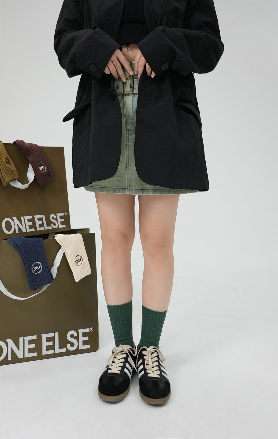 CHUU Noe Circle Logo Socks