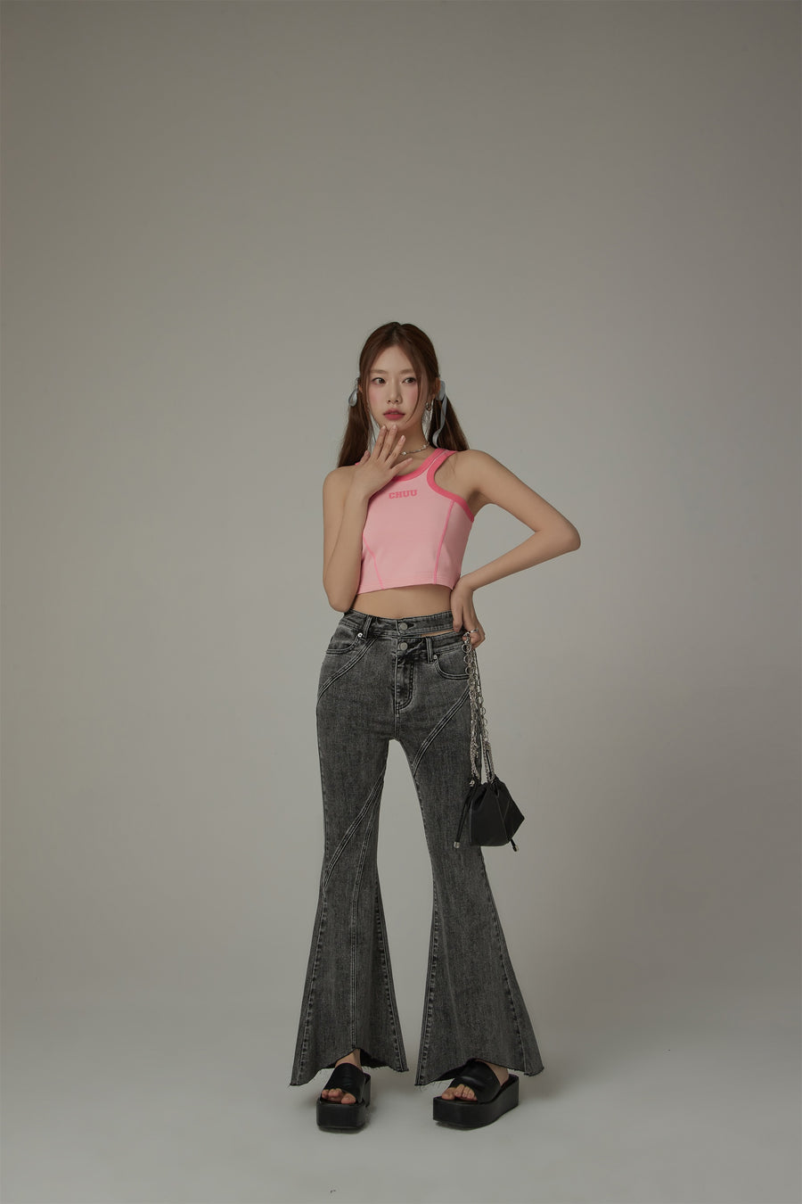 CHUU Back Split Cropped Sleeveless Top