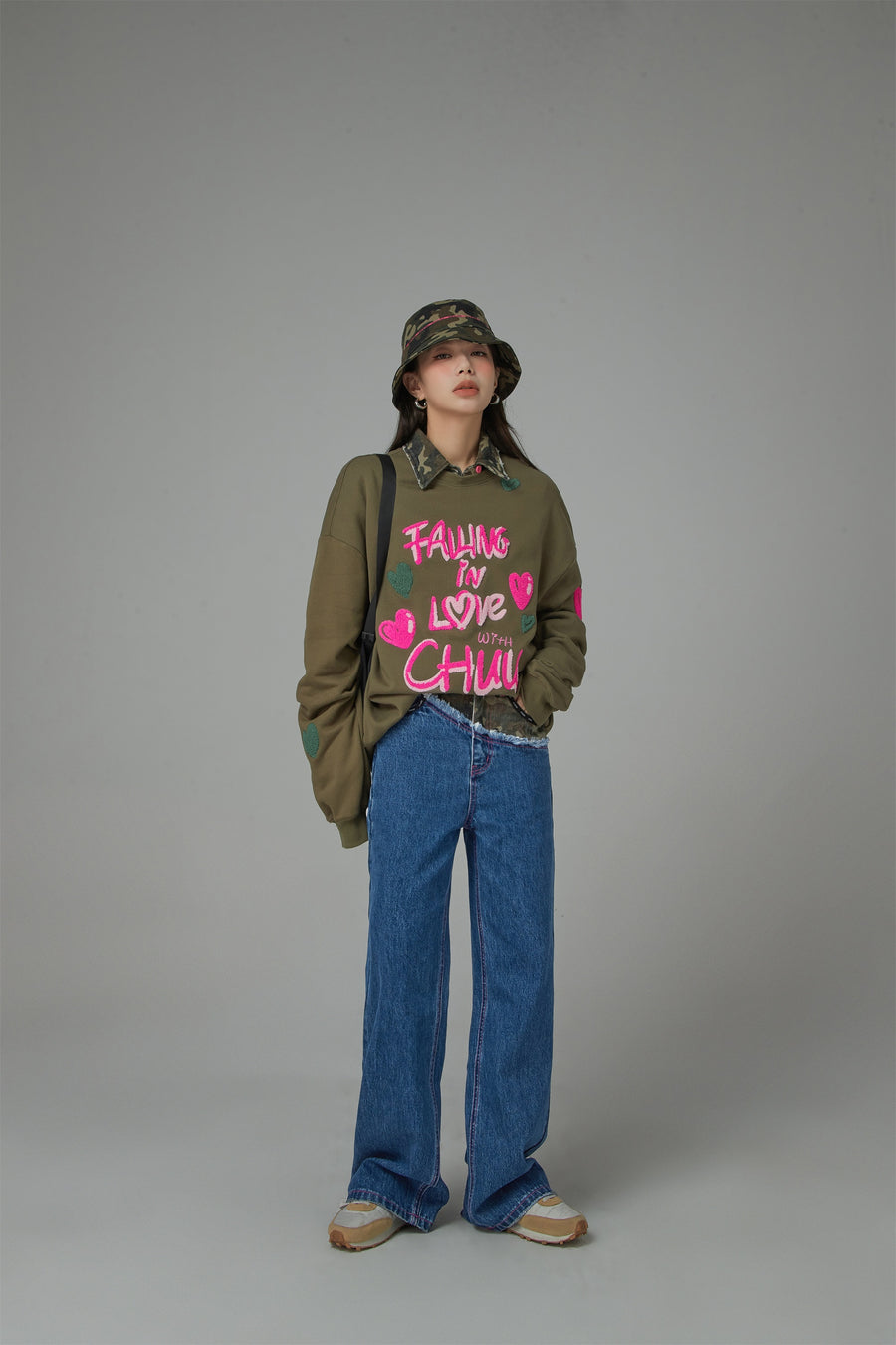 CHUU Stitched Camouflage Straight Denim Pants