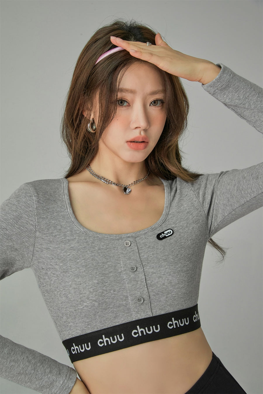 CHUU Slim Buttons Crop T-Shirt