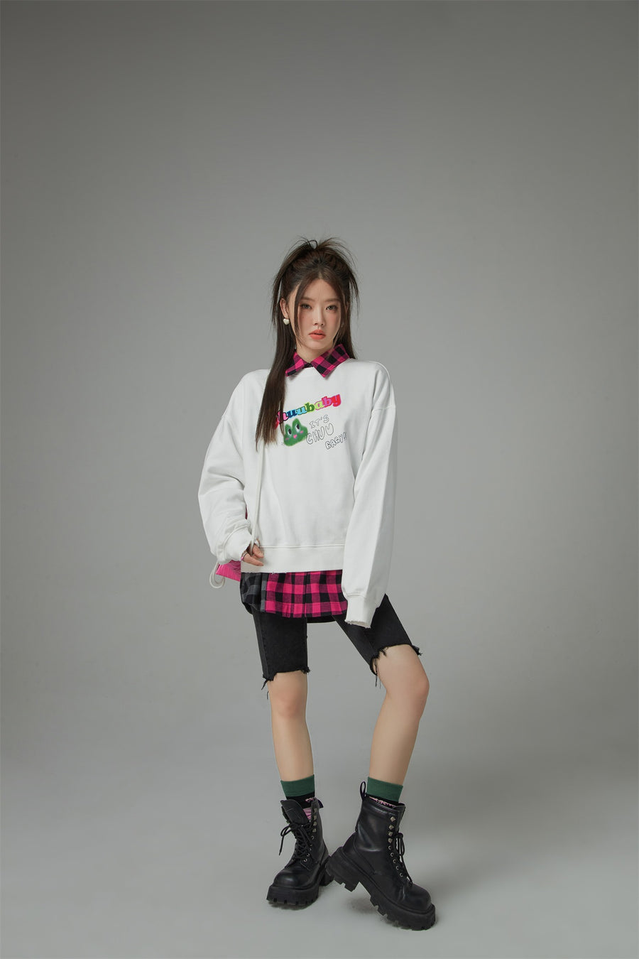 CHUU We Are In The Present Frog Logo Loose Fit Sweatshirt