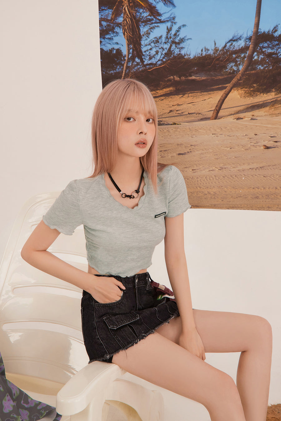 CHUU Frill Hem V-Neck Crop T-Shirt