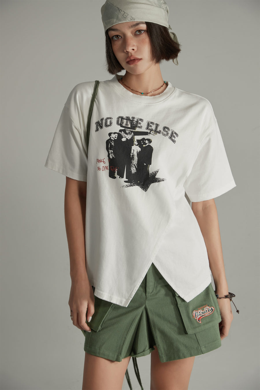 CHUU Printed Slit Asymmetrical T-Shirt