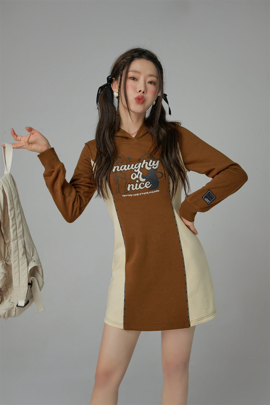 CHUU Show Me Off Hooded Dress