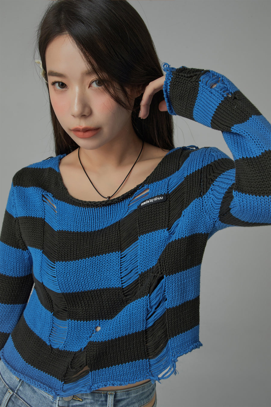 CHUU Distressed Stripe Crop Knit Top