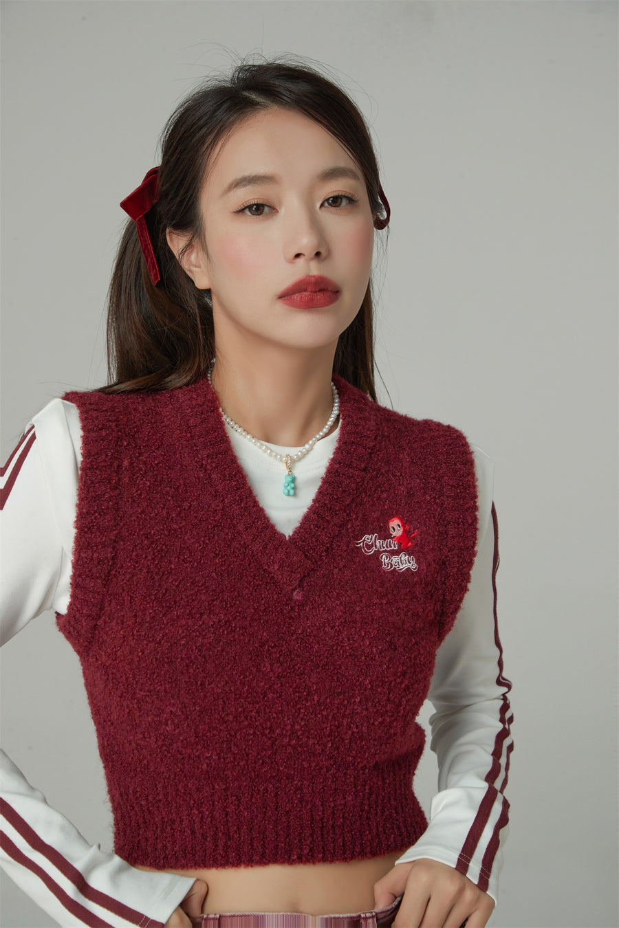 CHUU When I Am With You Embroidered V-Neck Sleeveless Knit Vest