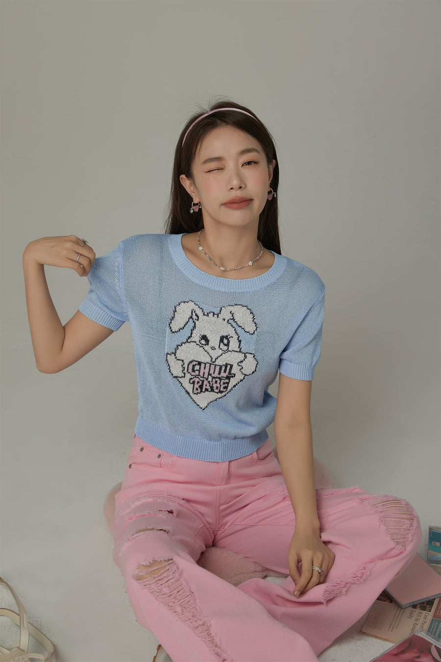 CHUU Rabbit Cropped Knit Top