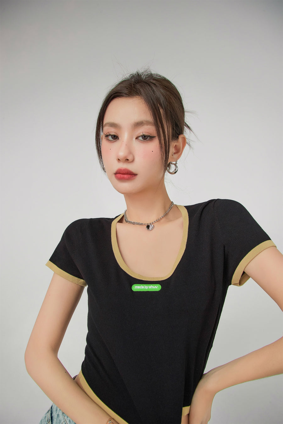 CHUU Color Block Short-Sleeved Crop Top