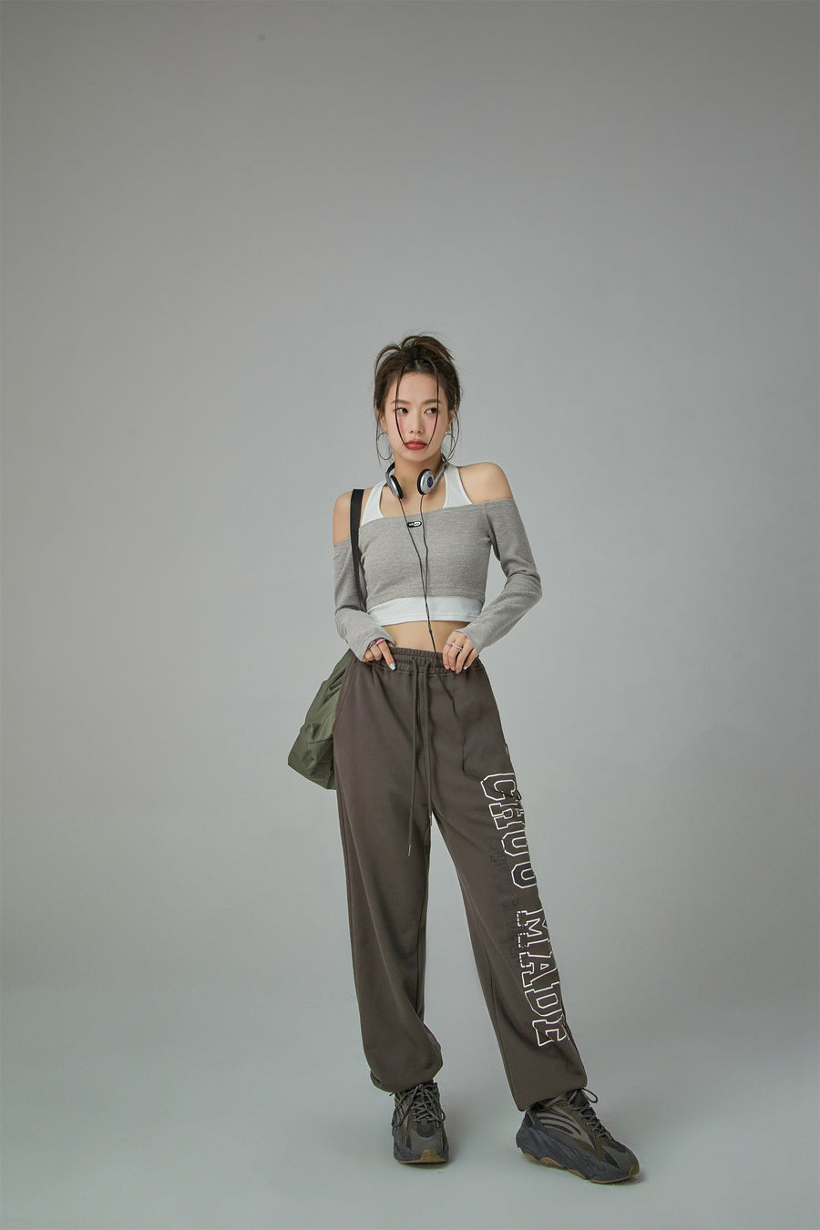 CHUU Stars That Shine High-Waist Jogger Pants