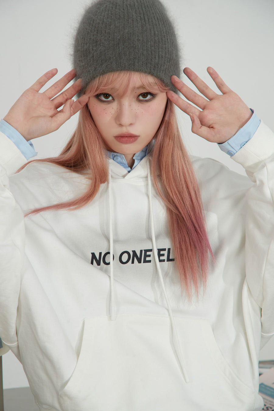 CHUU Noe Lettering Loose Fit Hoodie