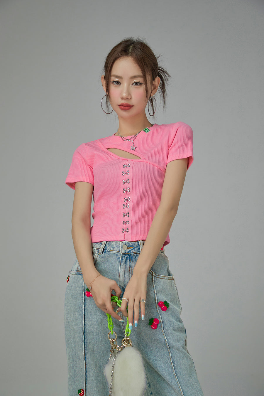 CHUU Cutout Front Hooks Short-Sleeved Top