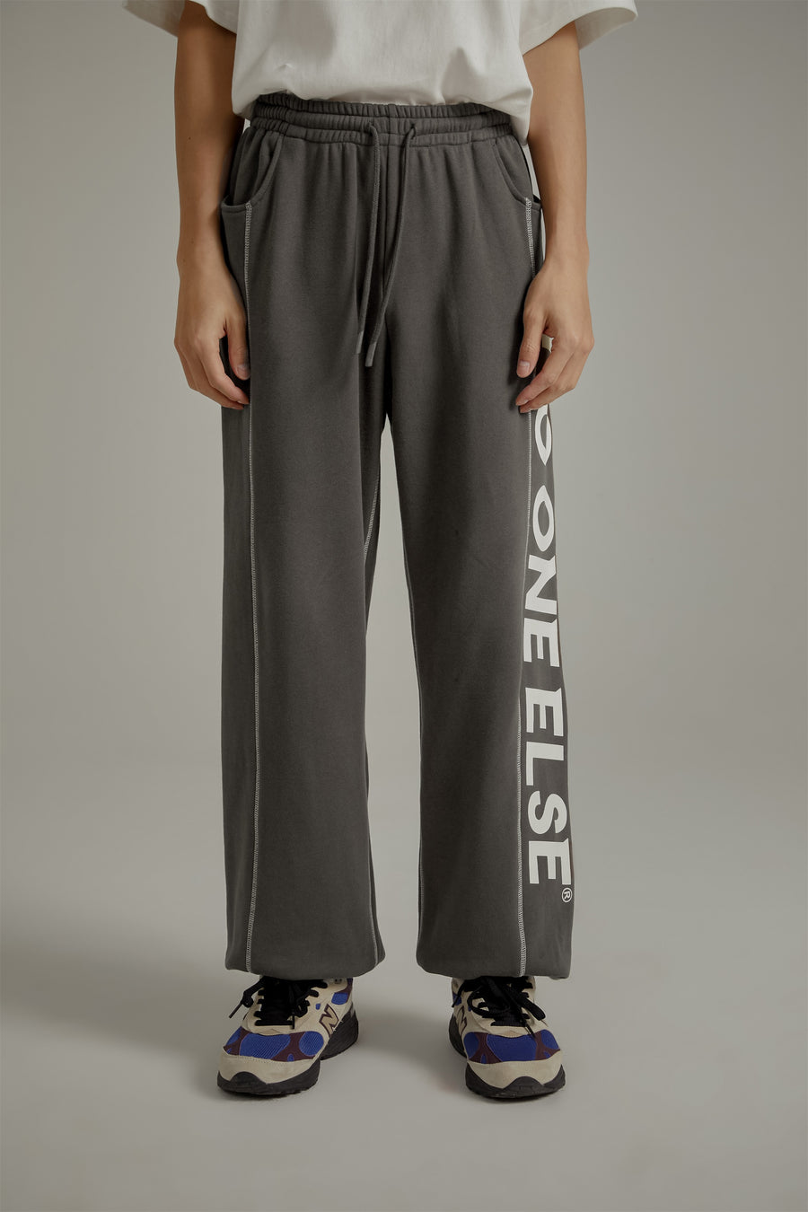 CHUU Noe Wide Jogger Pants