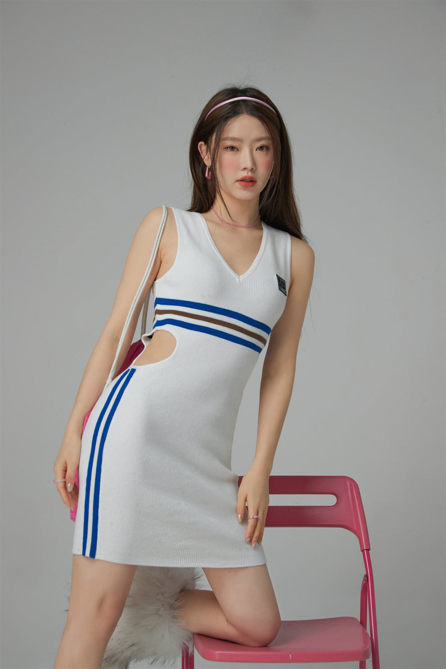 CHUU Unlock Stripes Waist Cutout V-Neck Dress