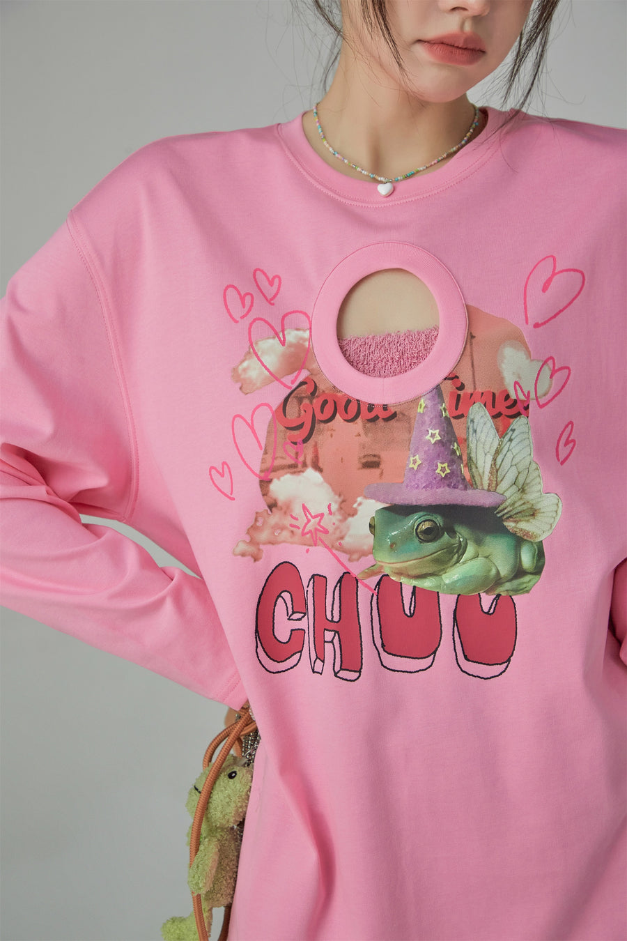 CHUU Bedtime Stories Character Print Long-Sleeved T-Shirt