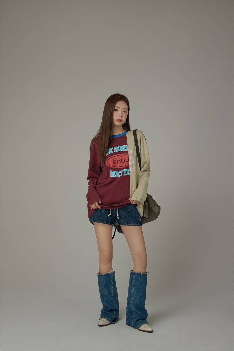 CHUU Size Doesnt Matter Two-Toned Loose Fit T-Shirt