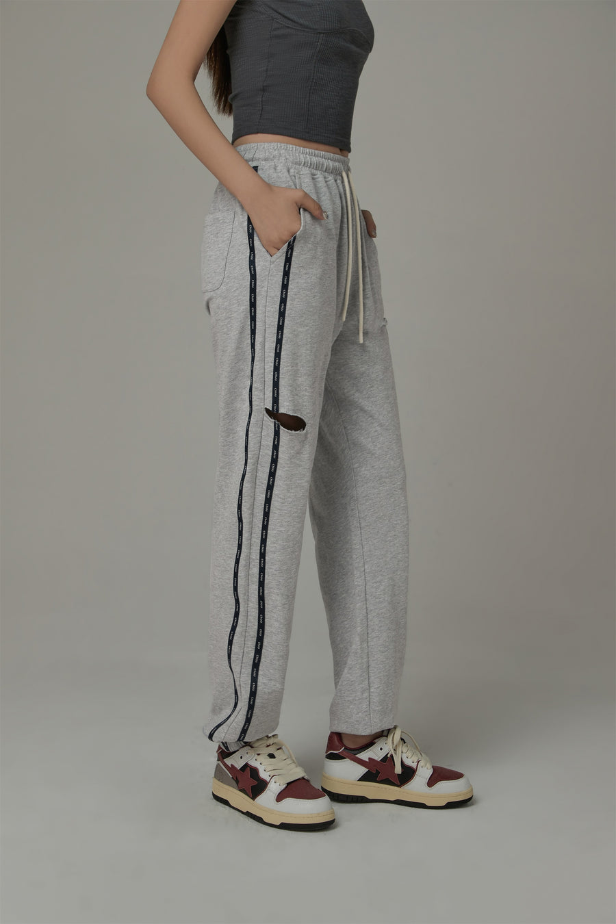 CHUU Distressed String Jogger Sweatpants