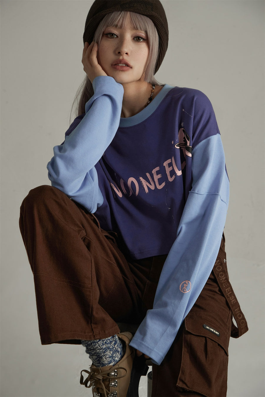 CHUU Painted Logo Oversized Crop Sweatshirt