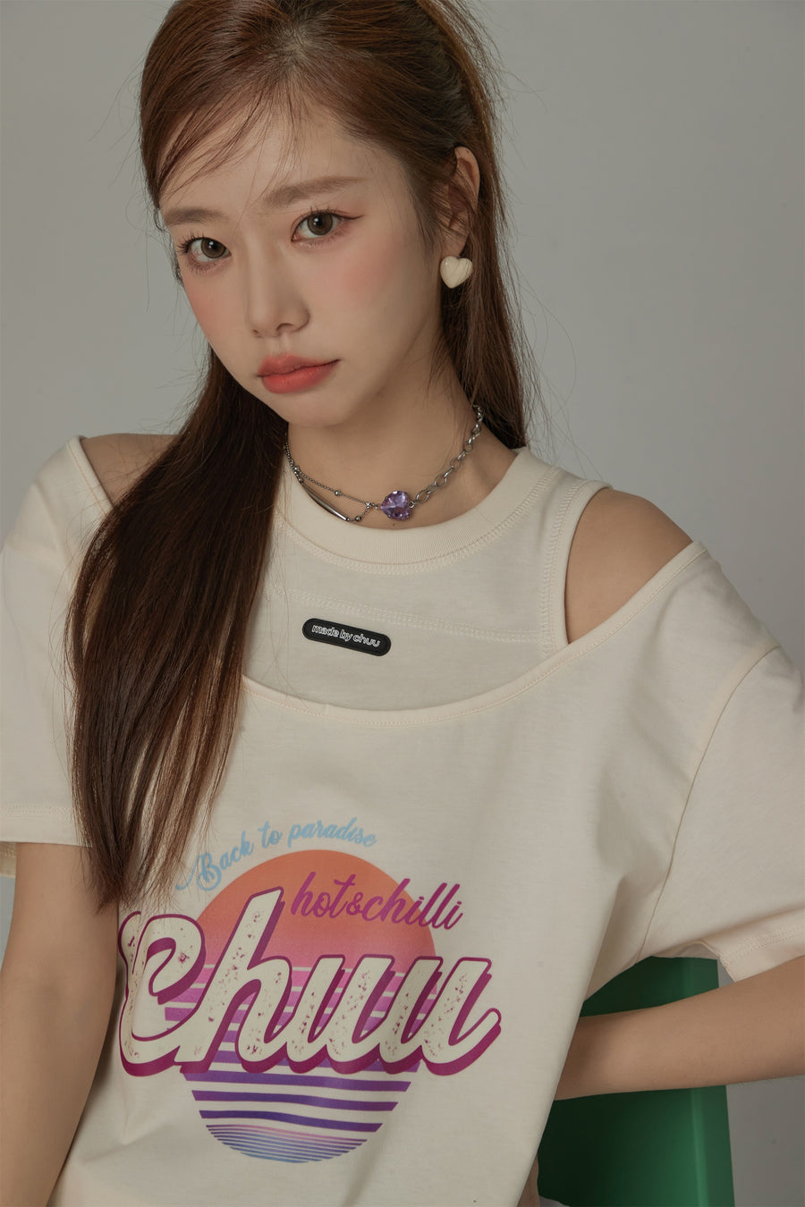 CHUU Hot And Chilli Off Shoulder Loose Fit T-Shirt