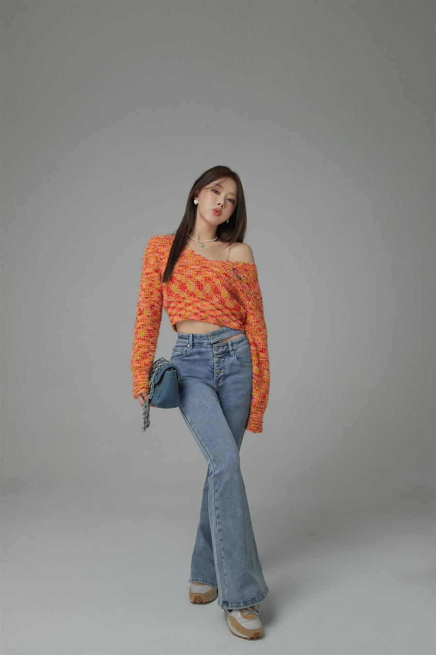 CHUU Adore You V Neck Crop Sweater