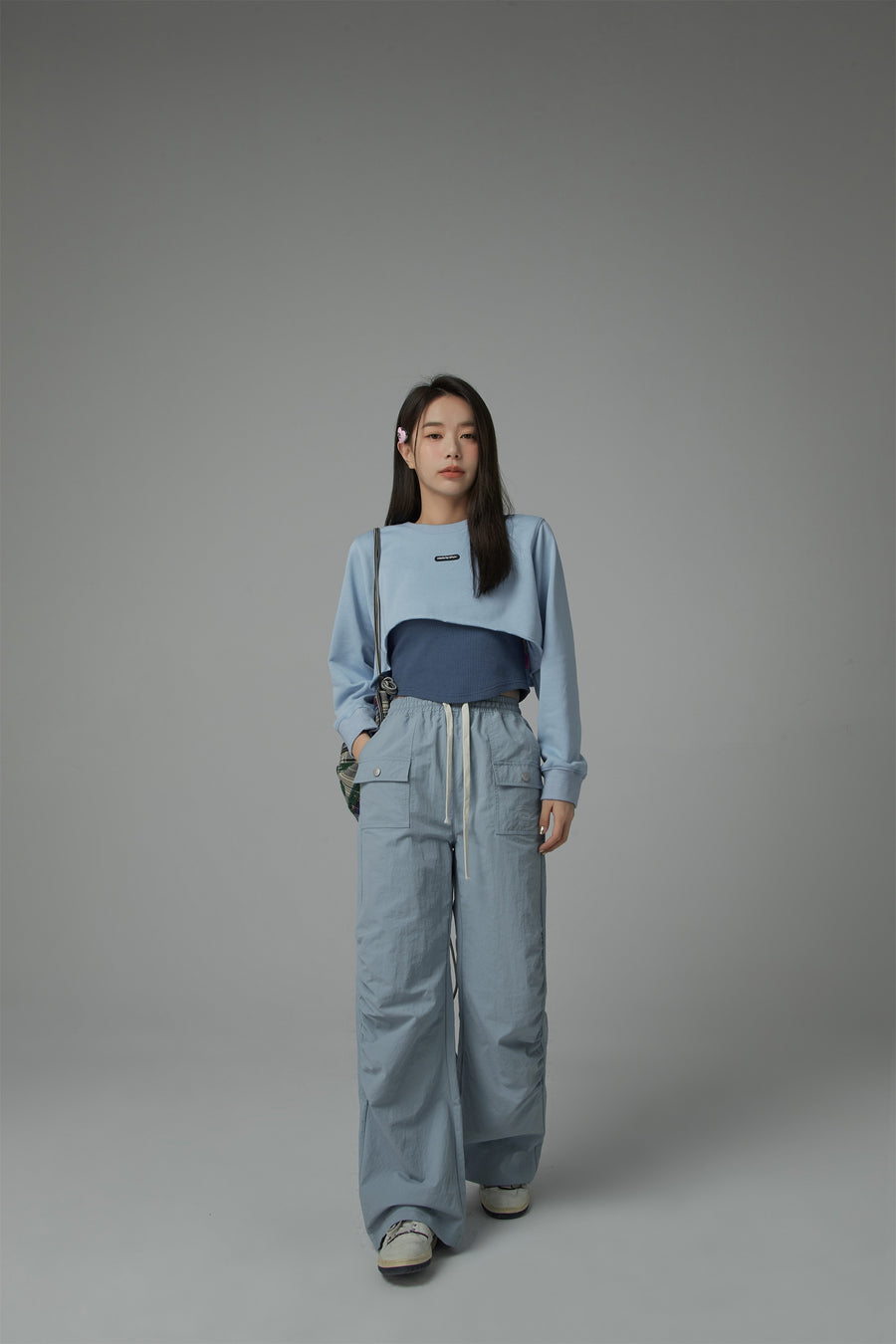 CHUU Unbalanced Loose Fit Crop Sweatshirt