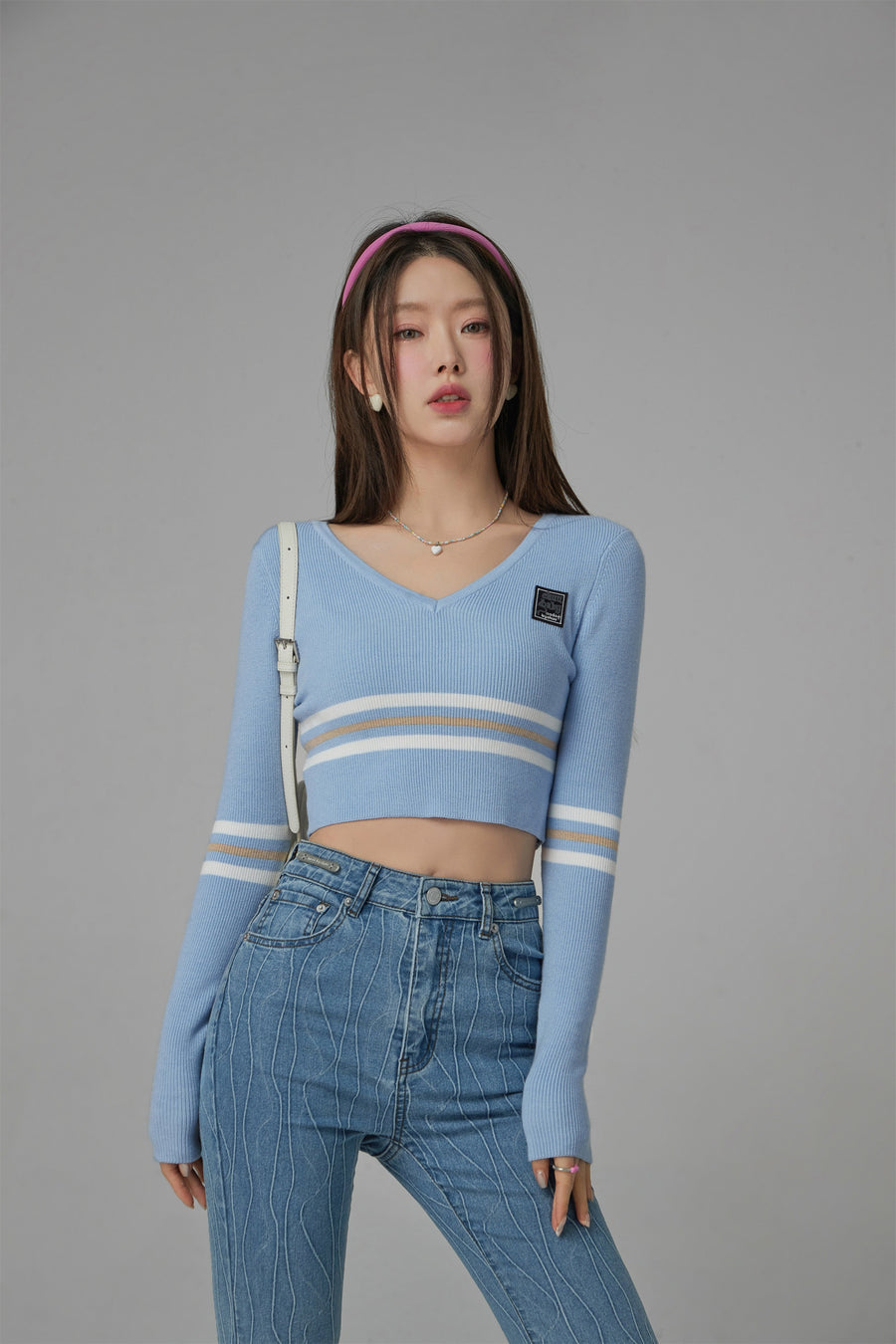 CHUU Unlock Stripes V-Neck Cropped Knit Sweater