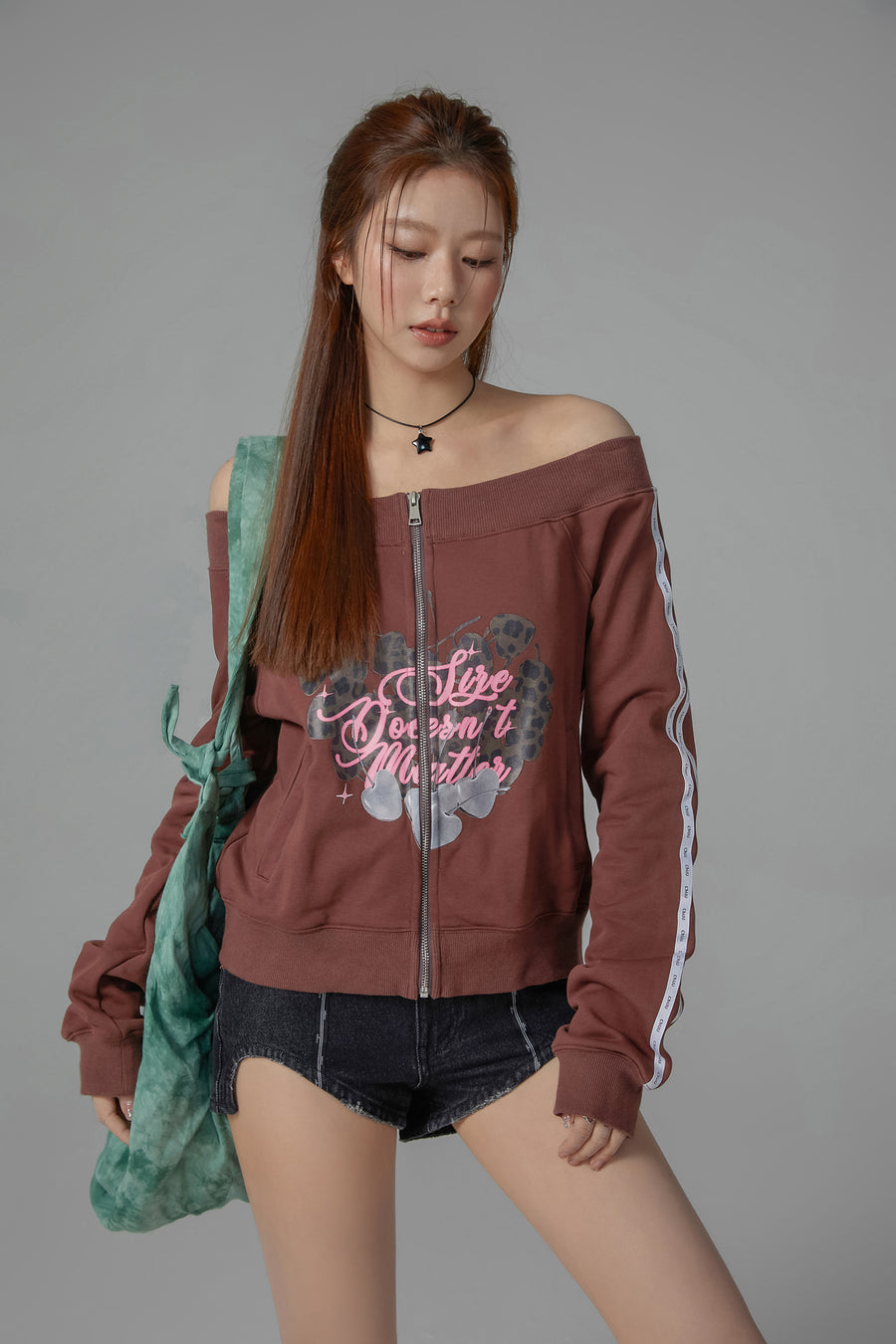 CHUU Off-Shoulder Sweatshirt Zip-Up