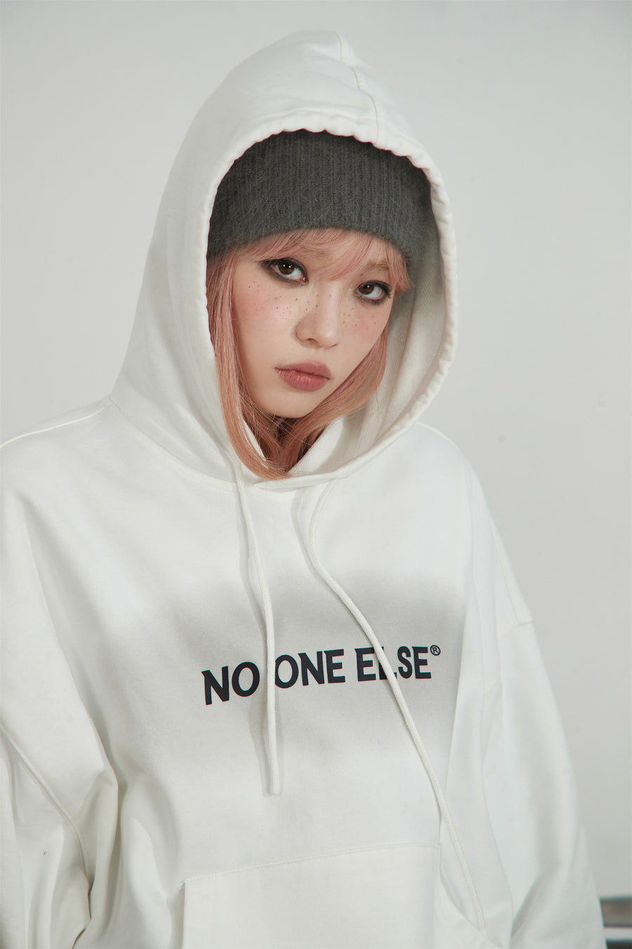 CHUU Noe Lettering Loose Fit Hoodie