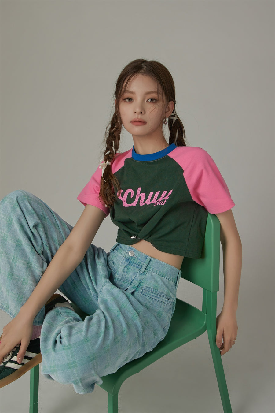 CHUU Contrast Raglan Cropped T-Shirt