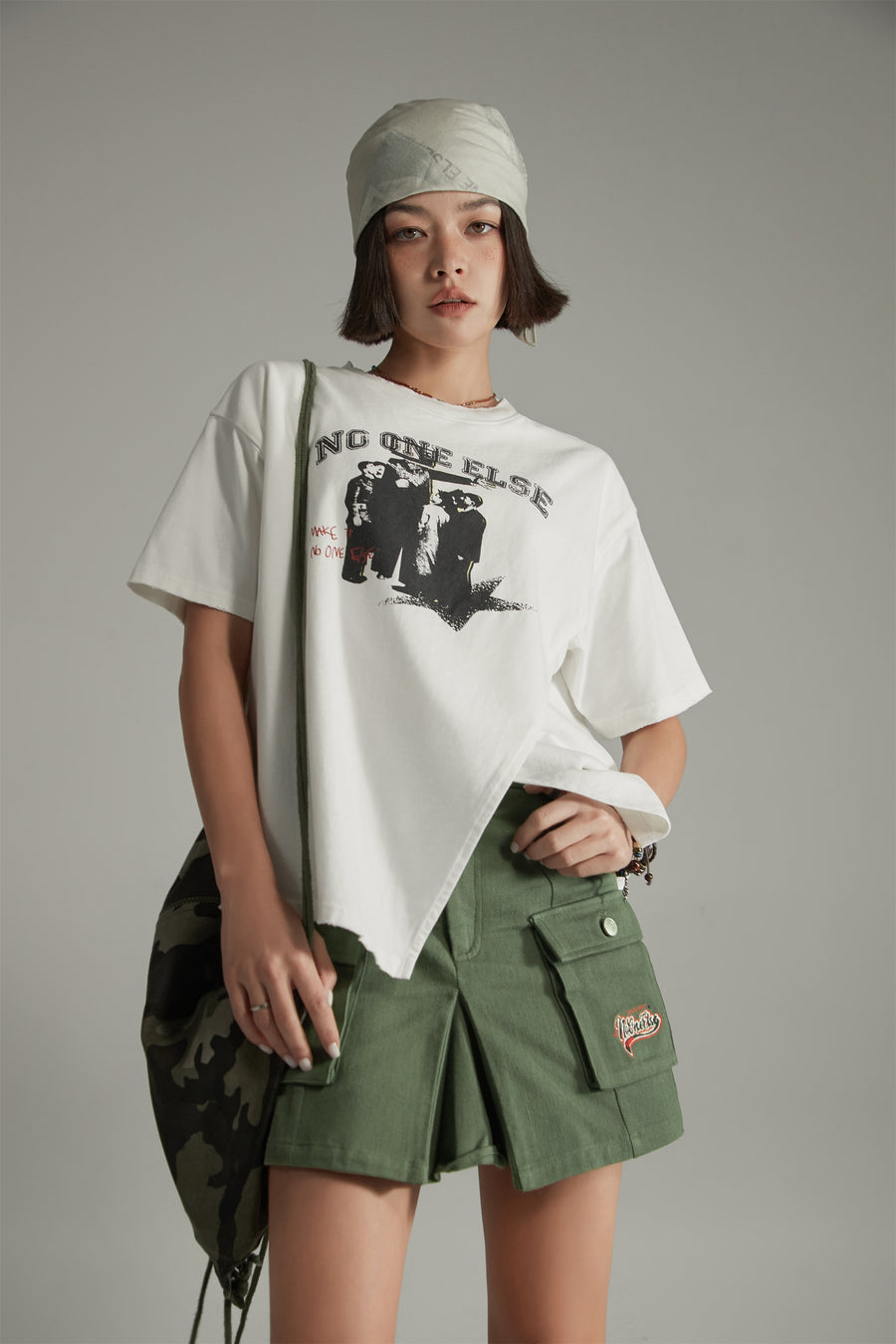 CHUU Printed Slit Asymmetrical T-Shirt