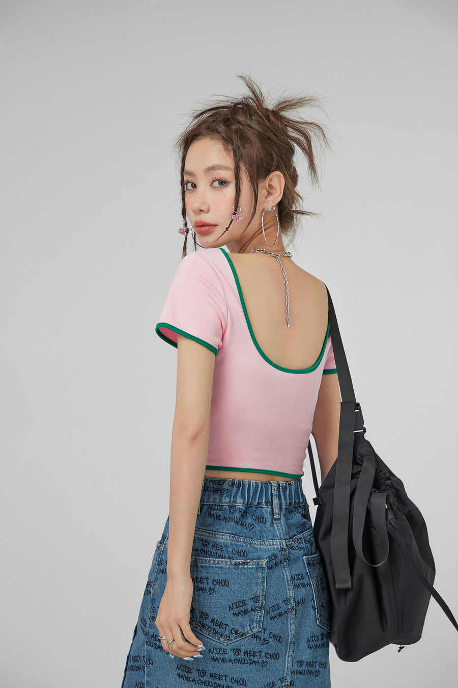 CHUU Deep U-Neck And Back Crop Top