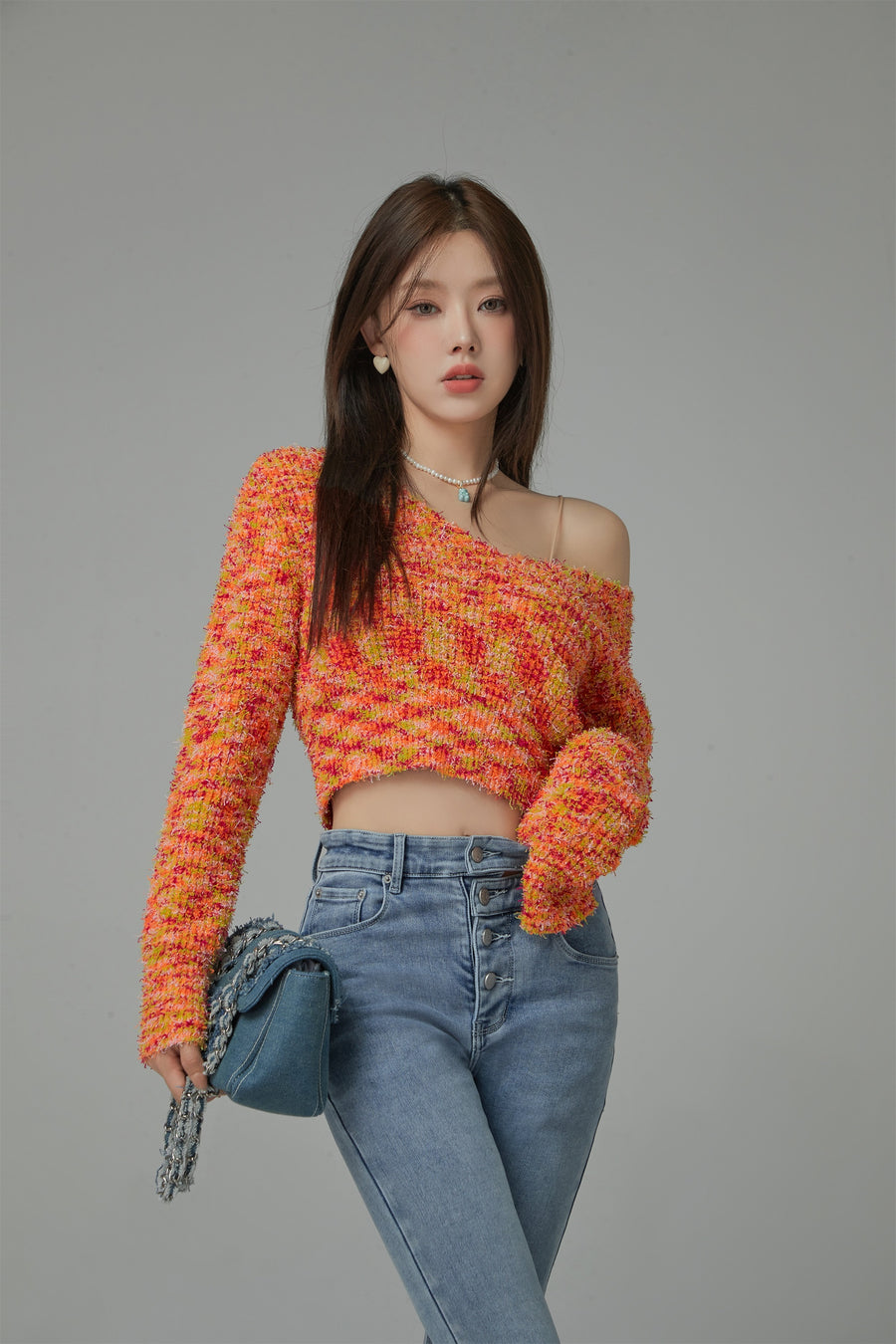 CHUU Adore You V Neck Crop Sweater