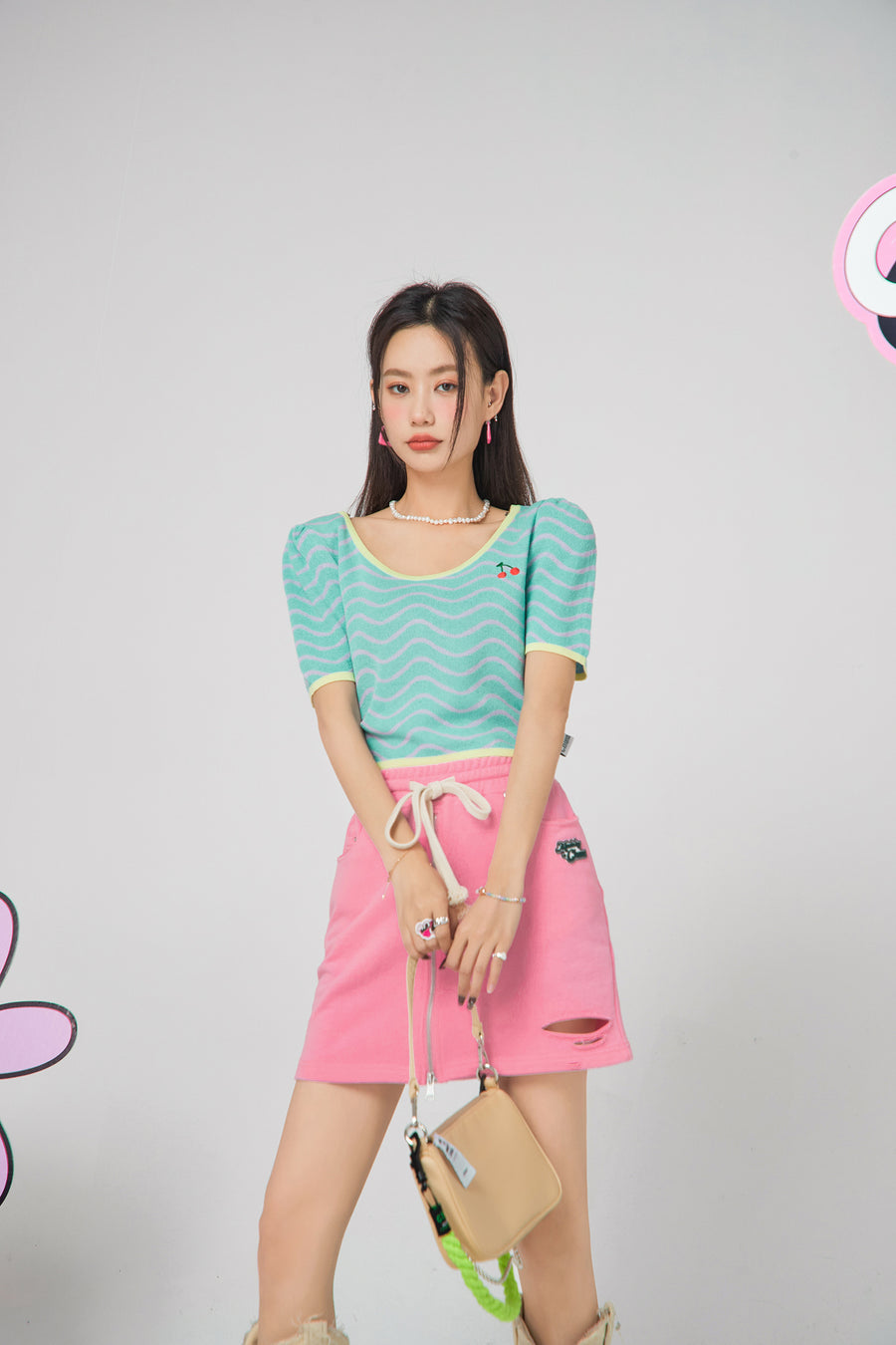 CHUU Check Puff Sleeve Knit Top