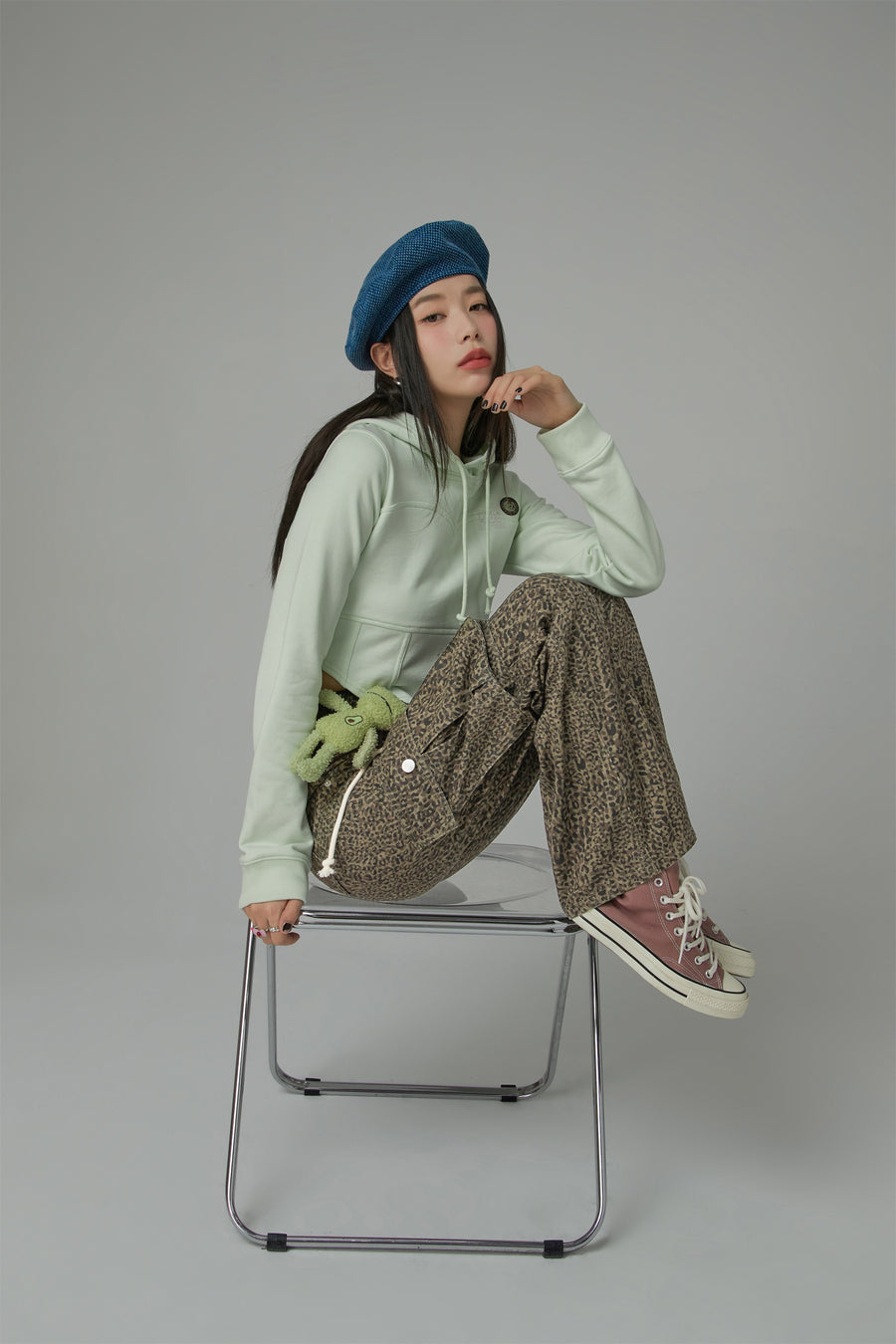 CHUU Leopard Pocket Denim Long Pants