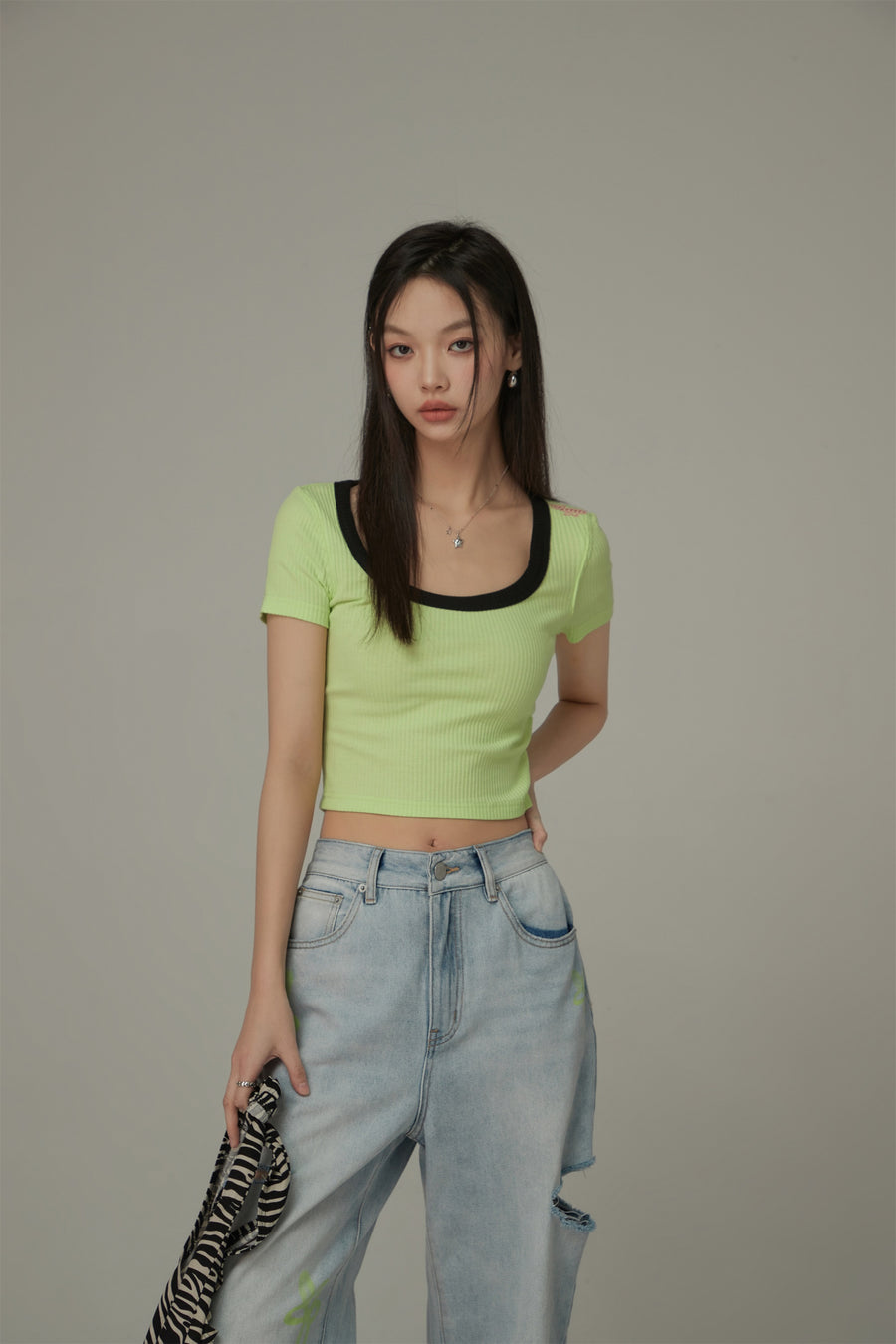 CHUU Basic U-Neck Color Matching Back Slit Slim T-Shirt