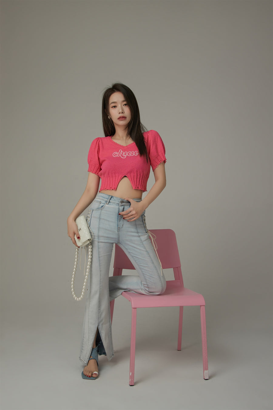 CHUU Embroidered Split Cropped Knit Top