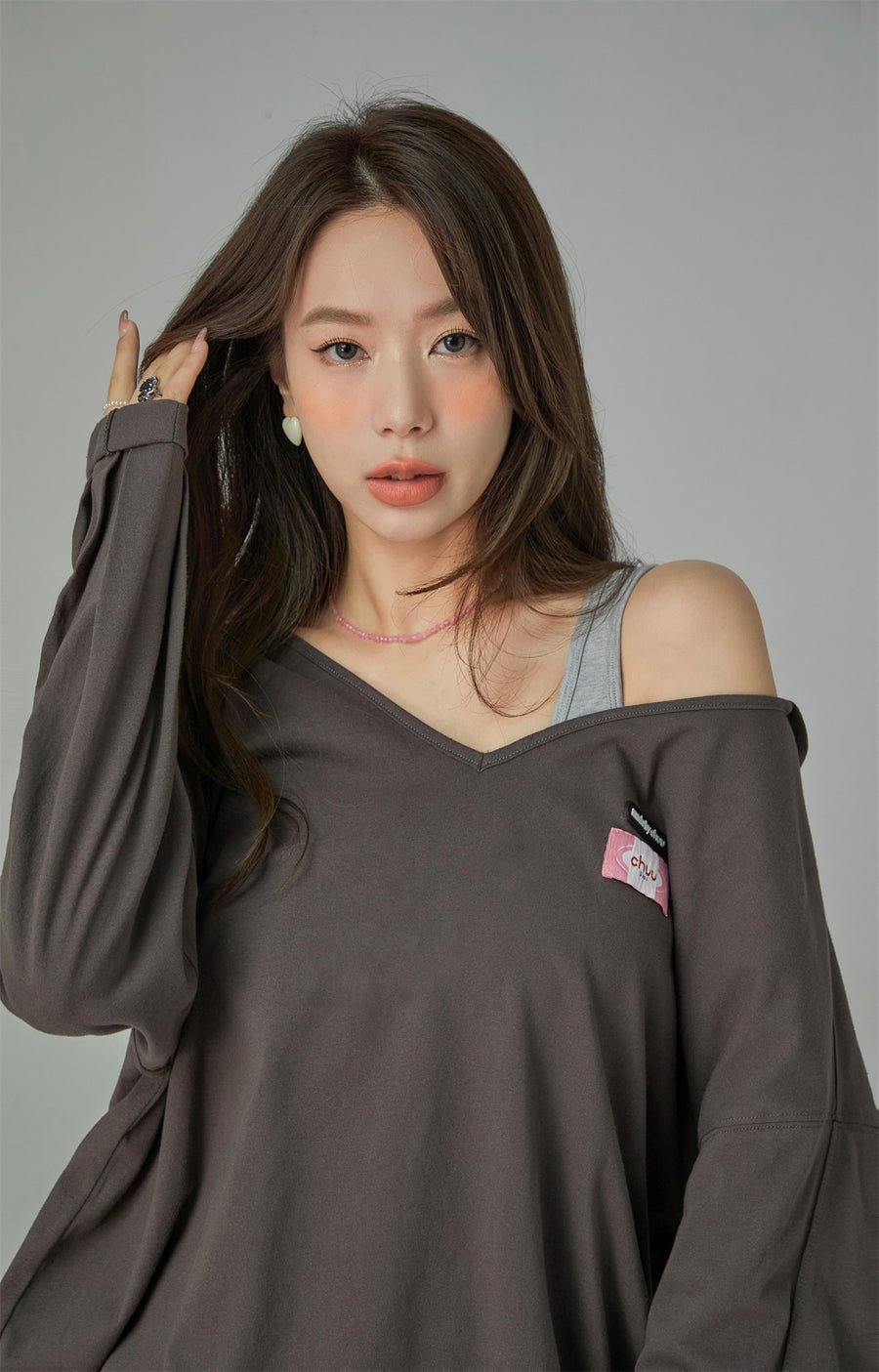 CHUU Off-Shoulder V Neck Loose Fit T-Shirt