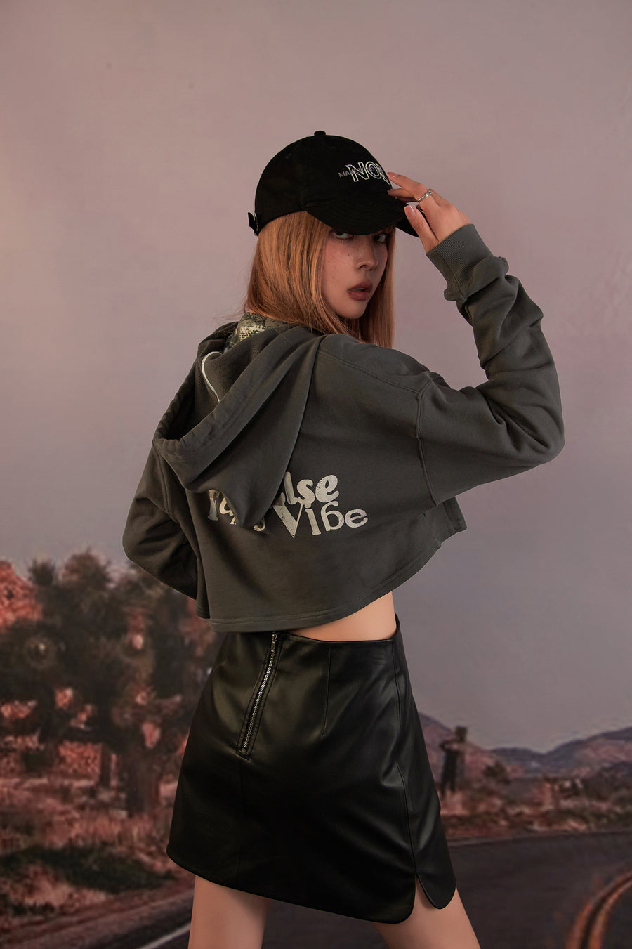 CHUU Cropped String Hoodie