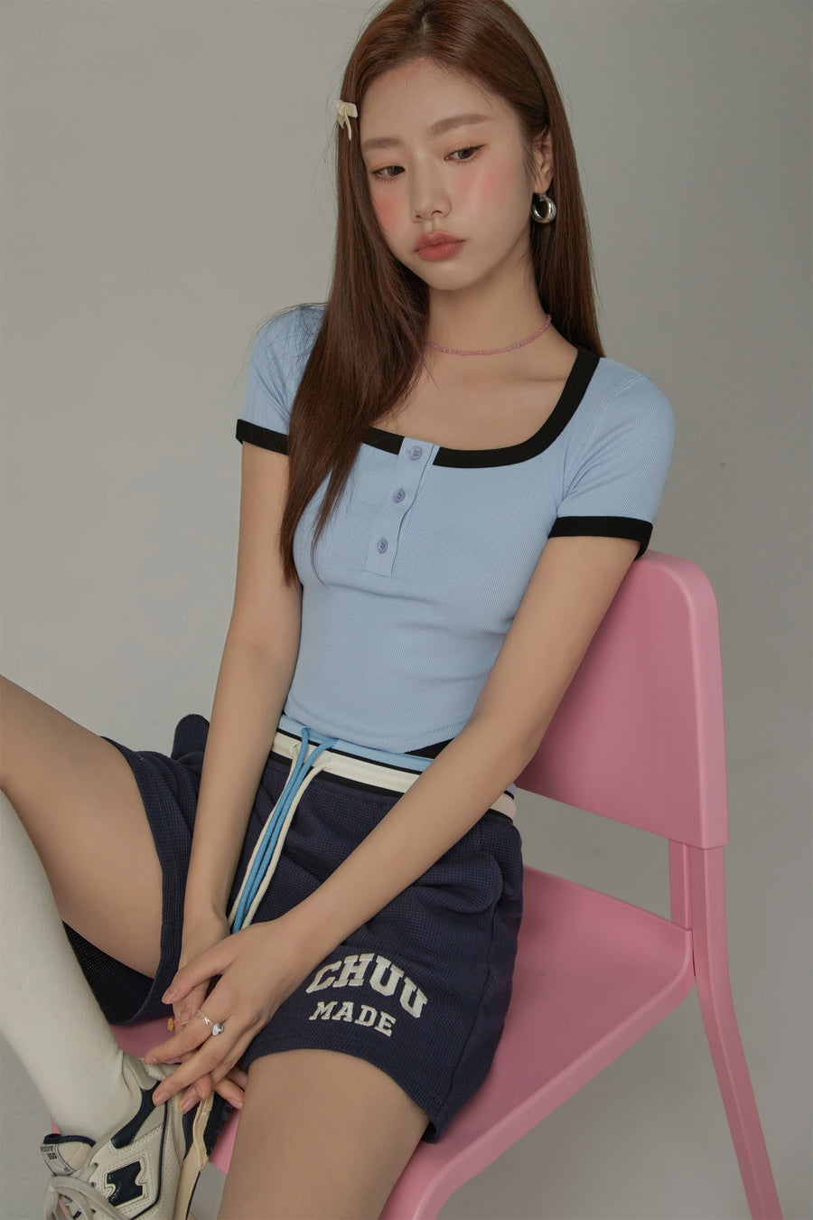 CHUU Big U-Neck Cropped T-Shirt