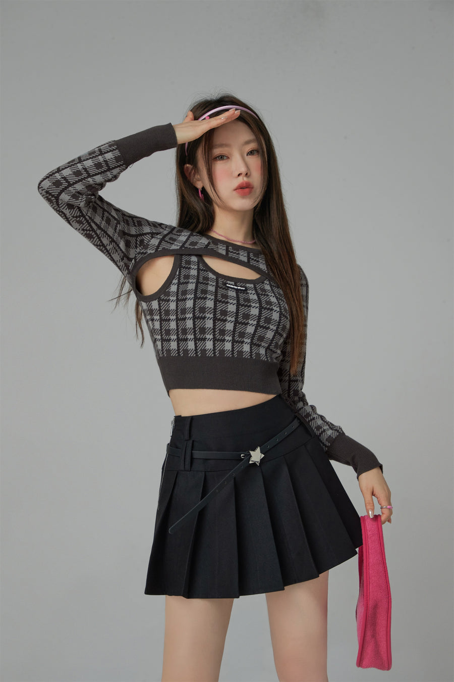 CHUU 2-Layers Chest Cutout Check Knit Sweater