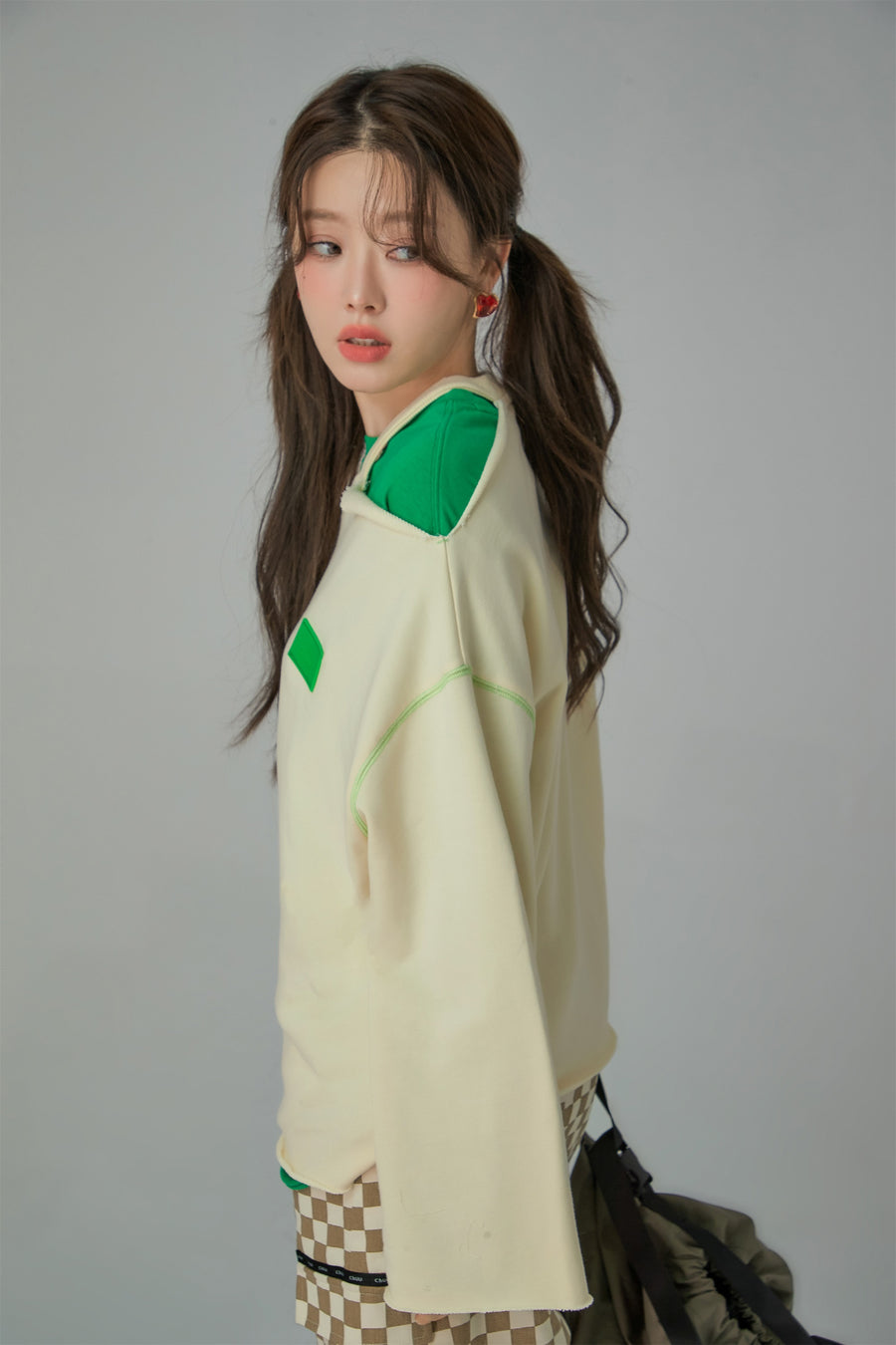 CHUU Dynamite Off Shoulder Loose Fit Long Sleeve Sweatshirt