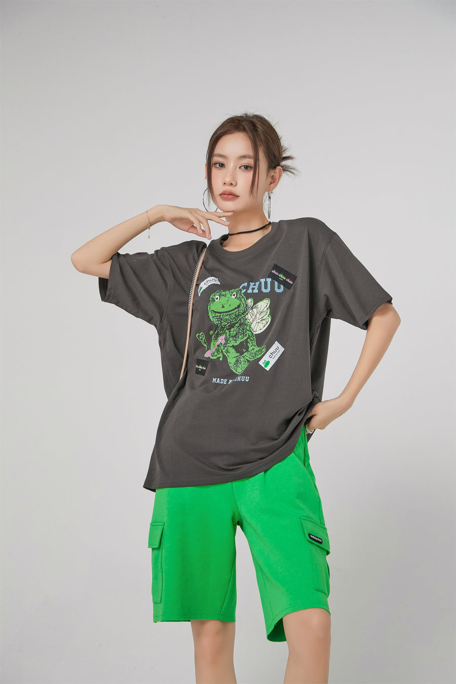 CHUU Happy Frog Is An Angel Print T-Shirt