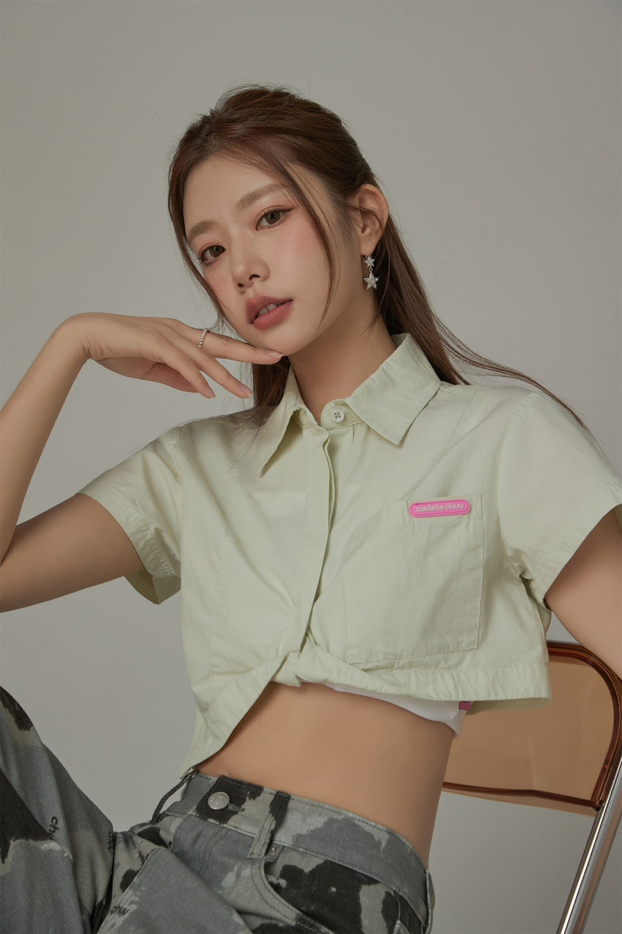 CHUU Unbalanced Chuu Baby Cropped Shirt