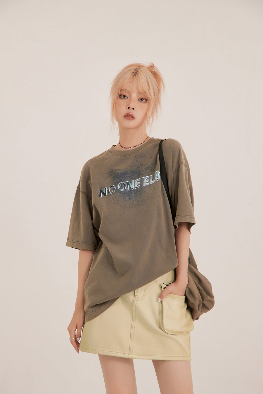 CHUU Spray Paint Logo Loosefit T-Shirt