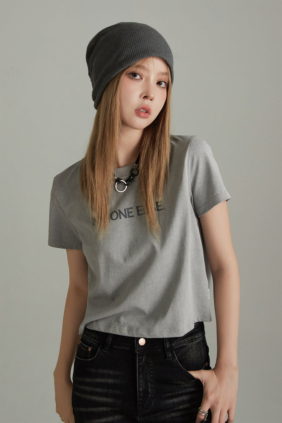 CHUU Never Basic Noe Logo T-Shirt