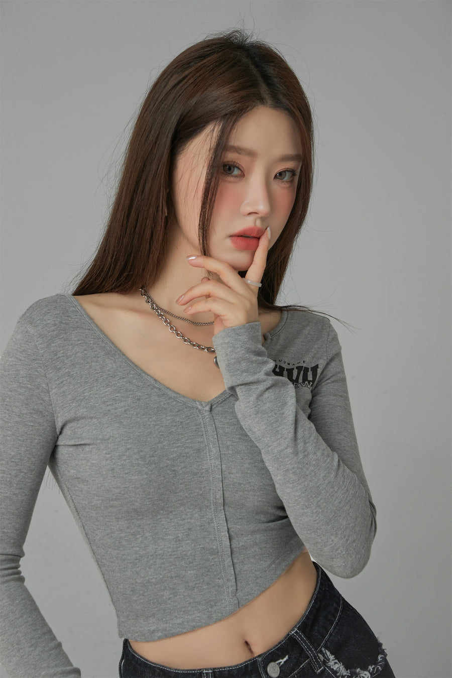 CHUU Deep V-Neck Long Sleeved Top