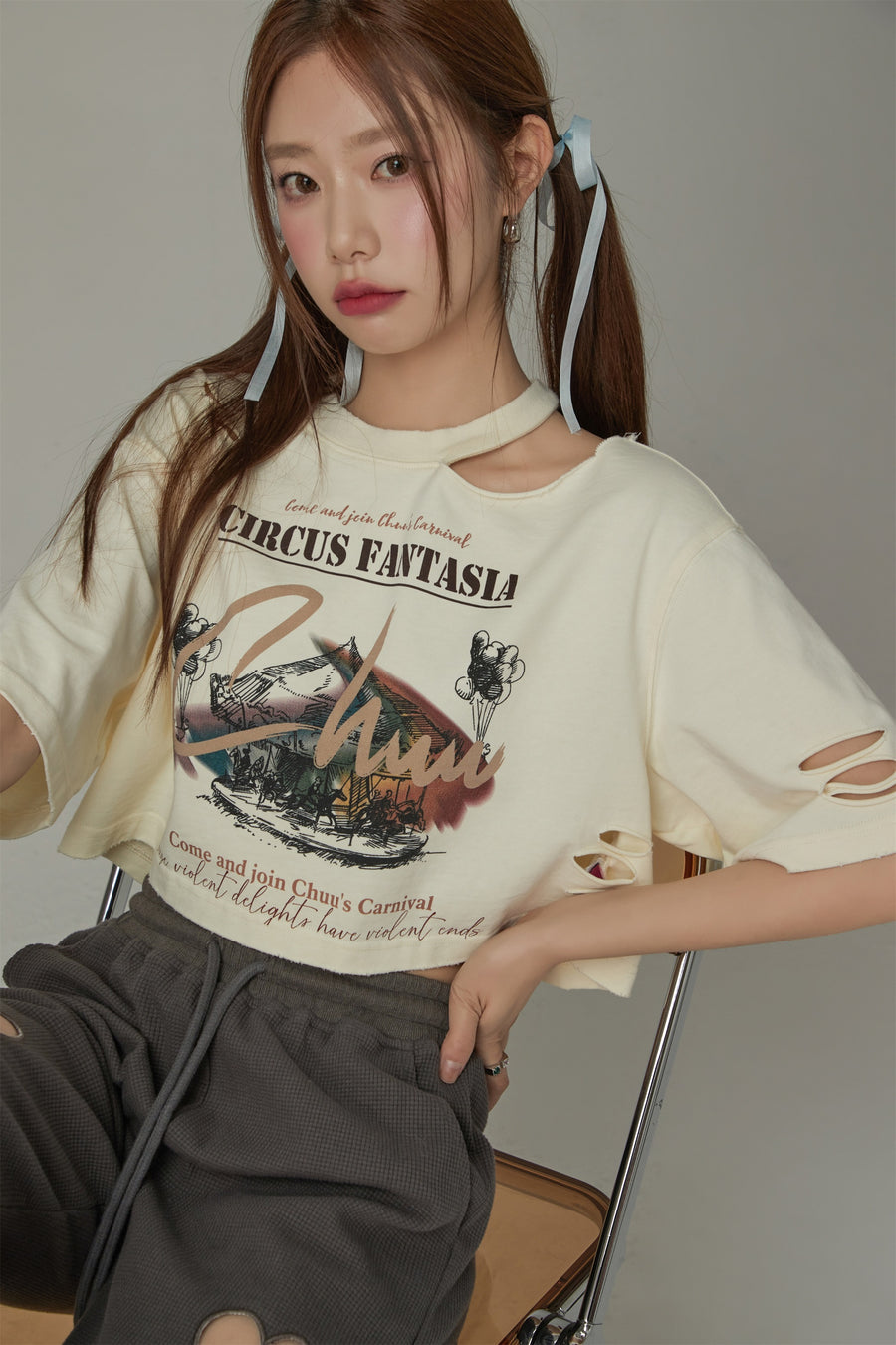 CHUU Chuu Carnival Slit Cropped T-Shirt