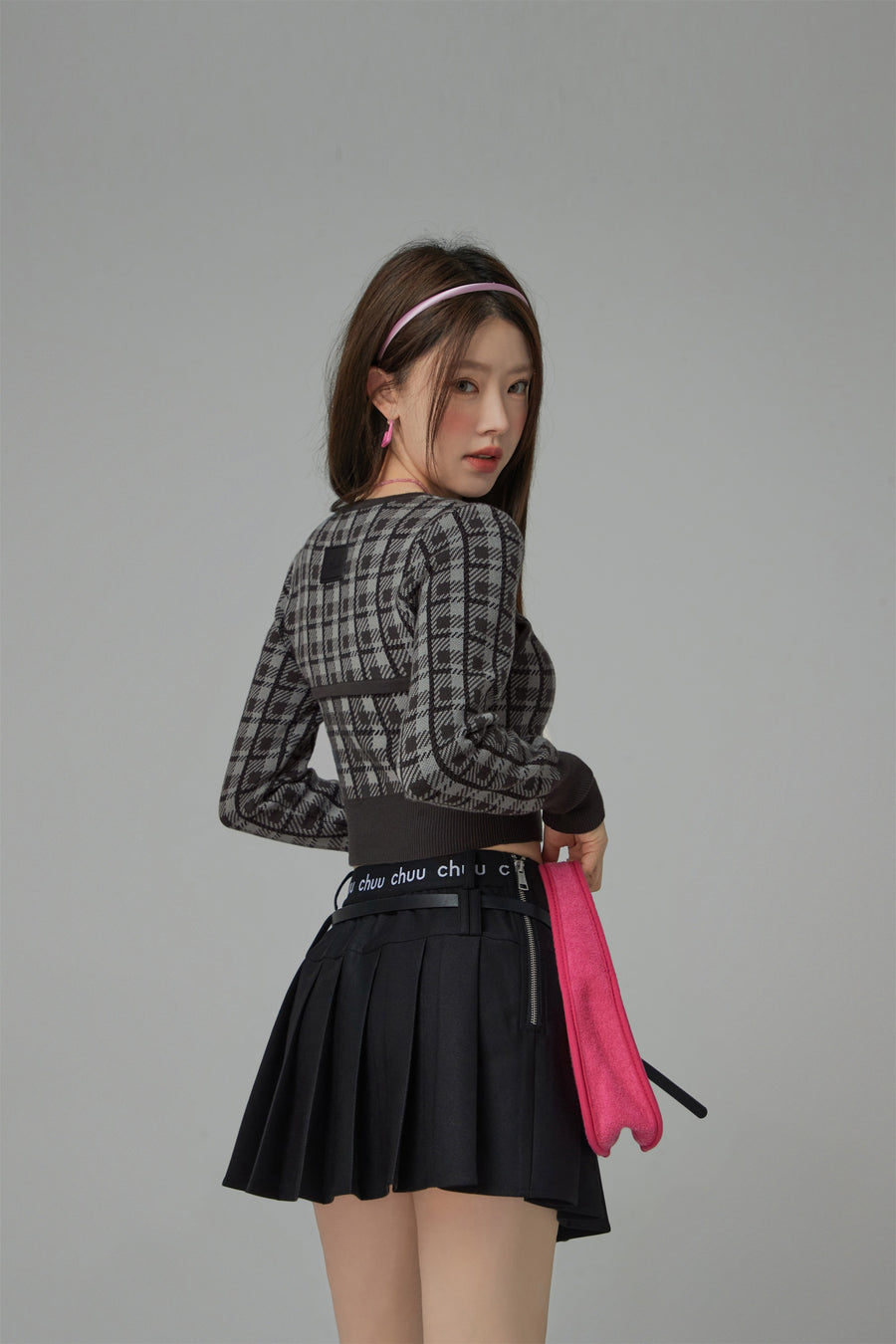 CHUU 2-Layers Chest Cutout Check Knit Sweater