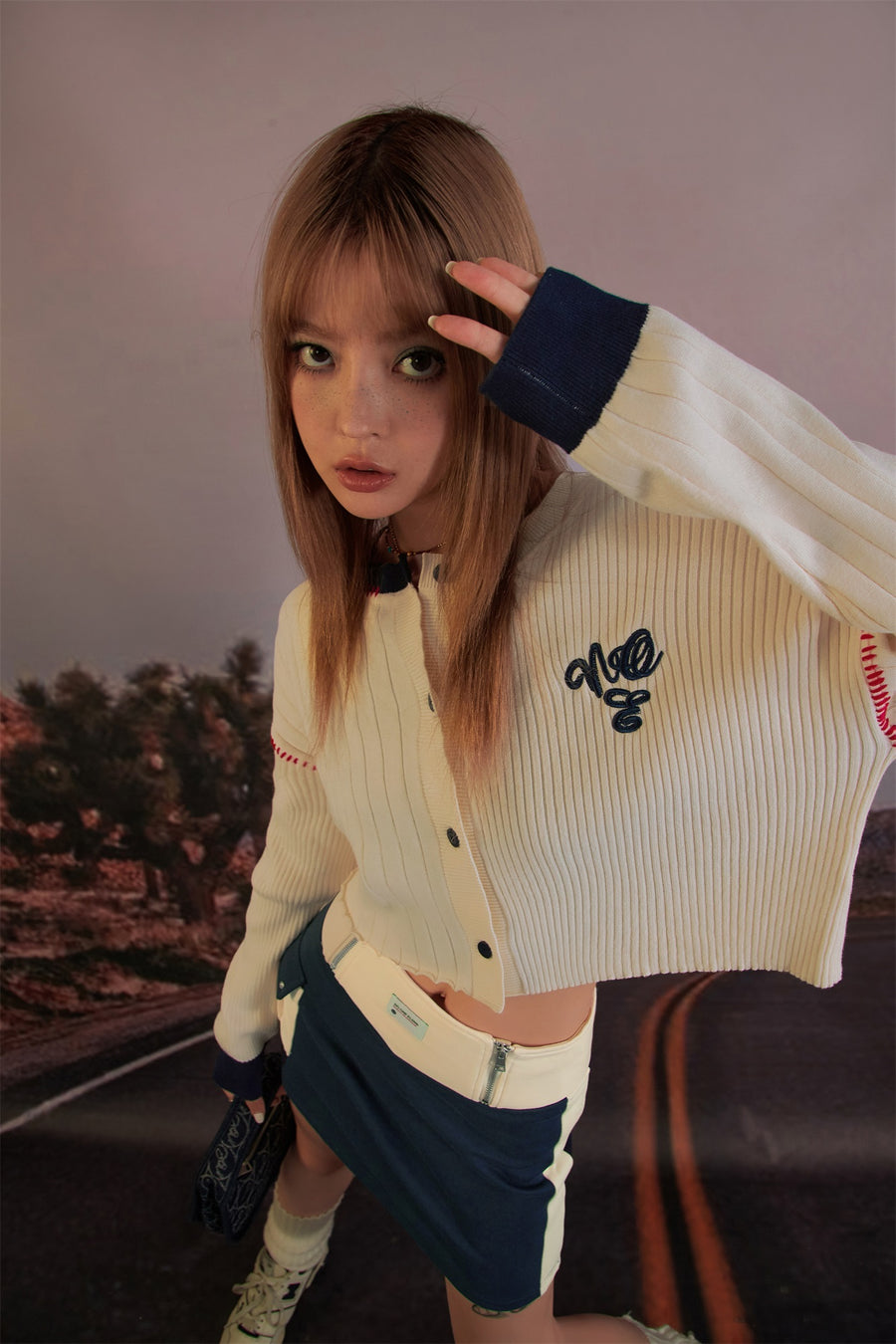 CHUU Round Neck Noe Logo Cardigan